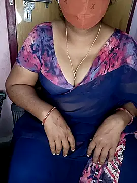 Snapshot of Jessi_25 chatting on 10-27-25, 06:01 Jessi 25 online show from 10-27-25, 06:01