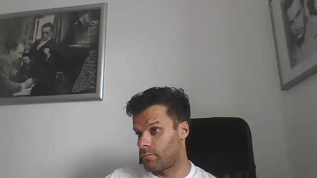 Snapshot of FROCETTO93 chatting on 09-10-25, 01:44 FROCETTO93 online show from 09-10-25, 01:44