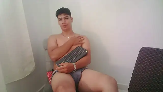 Snapshot of zeus_181 chatting on 07-28-26, 01:32 zeus 181 online show from 07-28-26, 01:32