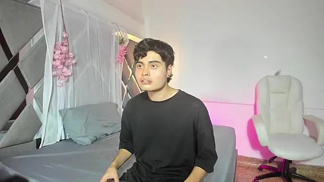 Snapshot of Molly_sweetlove chatting on 11-07-25, 06:19 Molly sweetlove online show from 11-07-25, 06:19