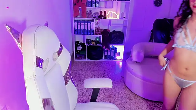 Snapshot of Molly_sweetlove chatting on 11-19-25, 07:36 Molly sweetlove online show from 11-19-25, 07:36