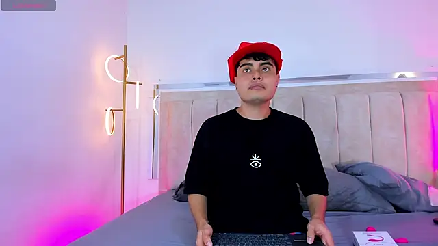 Snapshot of Molly_sweetlove chatting on 12-04-25, 07:11 Molly sweetlove online show from 12-04-25, 07:11