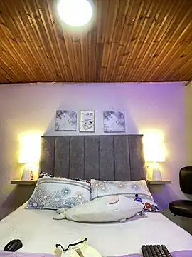 juliana-mancini online show from 10-24-25, 05:09