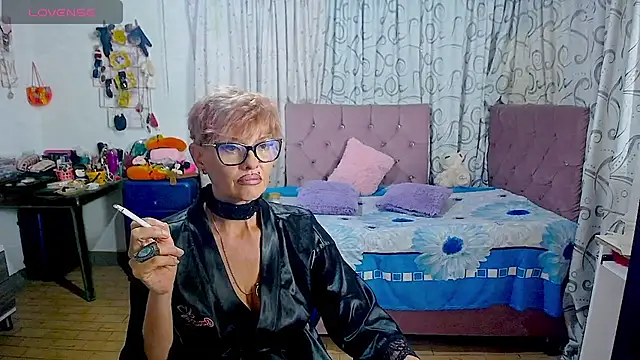 Snapshot of isabella-lips007 chatting on 05-20-26, 02:18 isabella-lips007 online show from 05-20-26, 02:18