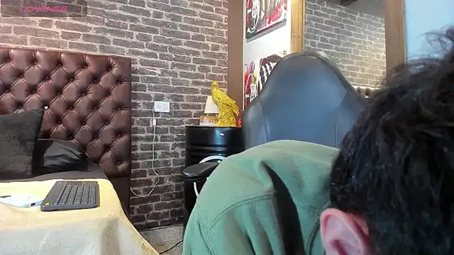 Matteo12  online show from 10-24-25, 03:47