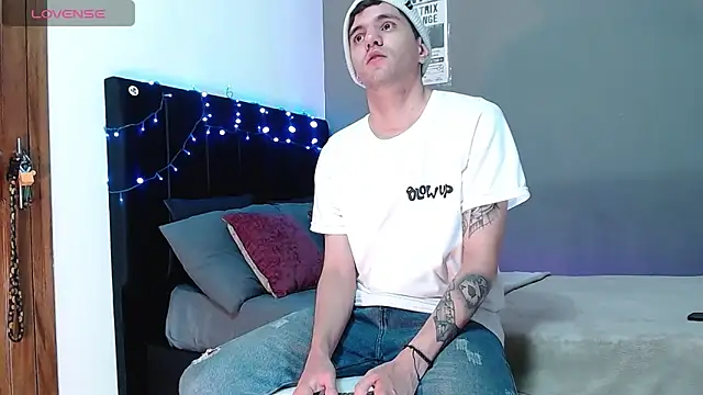 Matteo12  online show from 12-02-25, 08:04