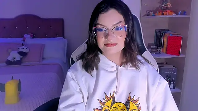 Snapshot of OphelianaRose33 chatting on 01-05-26, 10:02 OphelianaRose33 online show from 01-05-26, 10:02