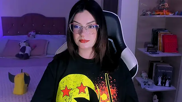 Snapshot of OphelianaRose33 chatting on 01-11-26, 08:47 OphelianaRose33 online show from 01-11-26, 08:47