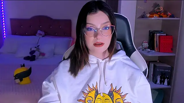 Snapshot of OphelianaRose33 chatting on 02-12-26, 10:38 OphelianaRose33 online show from 02-12-26, 10:38