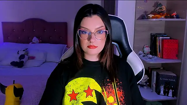 Snapshot of OphelianaRose33 chatting on 02-21-26, 10:00 OphelianaRose33 online show from 02-21-26, 10:00