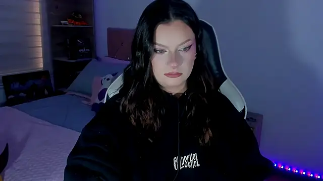 OphelianaRose33 online show from 06-26-26, 09:30