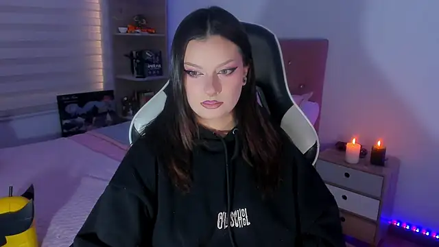 OphelianaRose33 online show from 07-02-26, 10:27