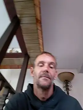 Snapshot of Hungwell1515 chatting on 01-14-26, 01:17 Hungwell1515 online show from 01-14-26, 01:17