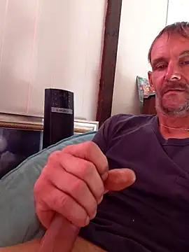 Snapshot of Hungwell1515 chatting on 04-16-26, 01:23 Hungwell1515 online show from 04-16-26, 01:23