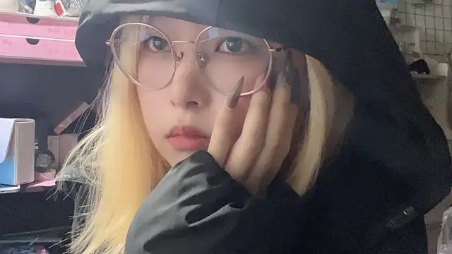 luna51888 online show from 10-07-25, 03:09