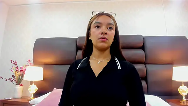 Snapshot of GabyMoreau chatting on 09-30-25, 05:18 GabyMoreau online show from 09-30-25, 05:18