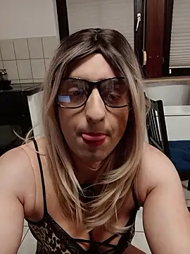 Snapshot of sina_sun25 chatting on 12-13-25, 07:53 sina sun25 online show from 12-13-25, 07:53