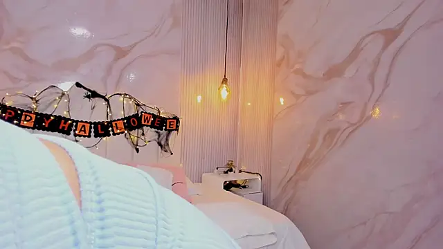 Snapshot of luna_hot_ass chatting on 10-30-25, 08:42 luna hot ass online show from 10-30-25, 08:42