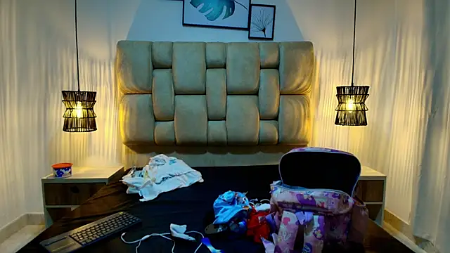 Cinthiabaker online show from 04-24-26, 01:46