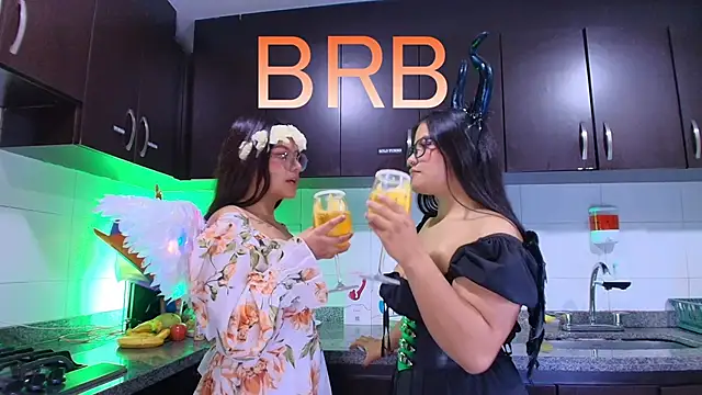 Lilith and Khloe online show from 11-11-25, 11:21