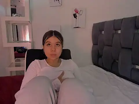 Snapshot of MafeStar777 chatting on 03-12-26, 03:29 MafeStar777 online show from 03-12-26, 03:29