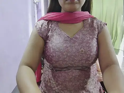 Snapshot of Naina_007 chatting on 09-22-25, 06:59 Naina 007 online show from 09-22-25, 06:59