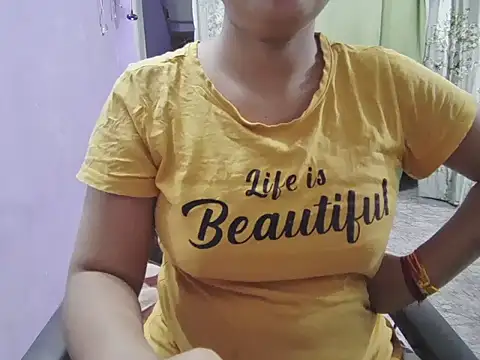 Snapshot of Naina_007 chatting on 09-23-25, 05:38 Naina 007 online show from 09-23-25, 05:38