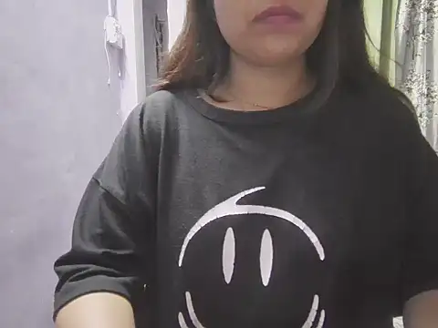 Snapshot of Naina_007 chatting on 10-06-25, 06:16 Naina 007 online show from 10-06-25, 06:16