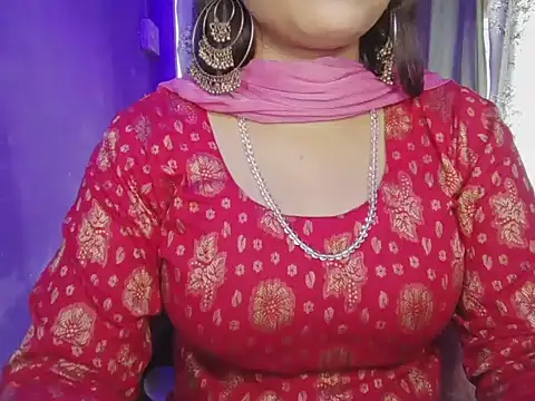 Snapshot of Naina_007 chatting on 10-10-25, 06:45 Naina 007 online show from 10-10-25, 06:45