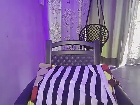 Snapshot of Naina_007 chatting on 11-28-25, 07:00 Naina 007 online show from 11-28-25, 07:00