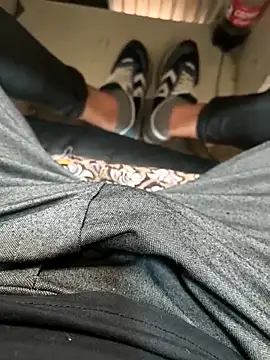 Snapshot of Ersin_meral chatting on 09-18-25, 06:59 Ersin meral online show from 09-18-25, 06:59