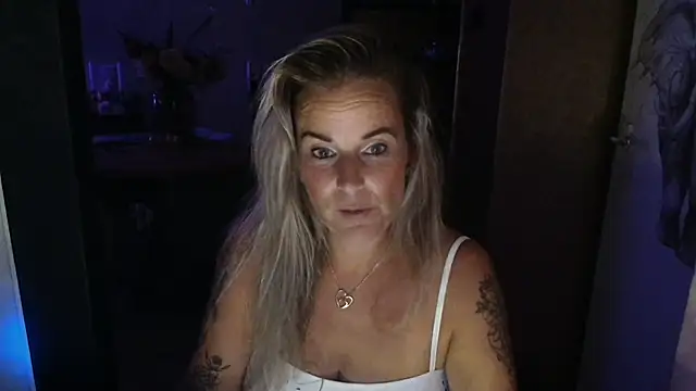 Snapshot of Mrs-Aurora chatting on 07-03-26, 09:32 Mrs-Aurora online show from 07-03-26, 09:32