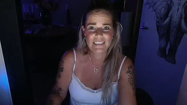 Snapshot of Mrs-Aurora chatting on 07-05-26, 10:28 Mrs-Aurora online show from 07-05-26, 10:28