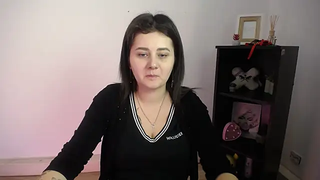 Katrin kiss  online show from 11-14-25, 12:48