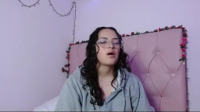 Snapshot of manumeow1 chatting on 12-14-25, 10:14 manumeow1 online show from 12-14-25, 10:14