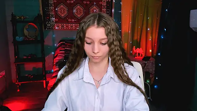 Snapshot of JulieDaniel chatting on 05-11-26, 02:45 JulieDaniel online show from 05-11-26, 02:45