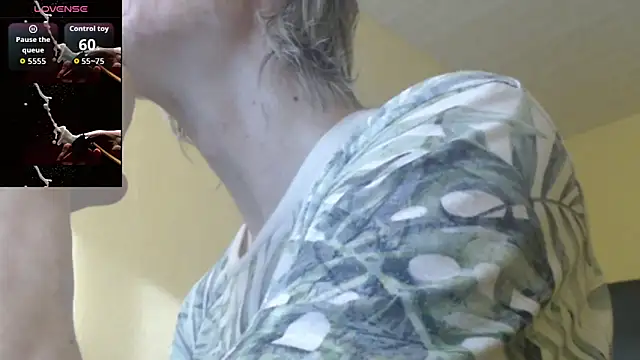 Snapshot of k74robert chatting on 11-16-25, 09:59 k74robert online show from 11-16-25, 09:59