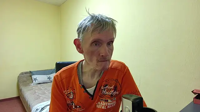 Snapshot of k74robert chatting on 02-13-26, 02:57 k74robert online show from 02-13-26, 02:57