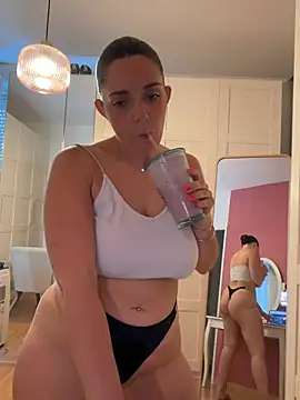 chloedlm5 online show from 07-12-26, 10:06