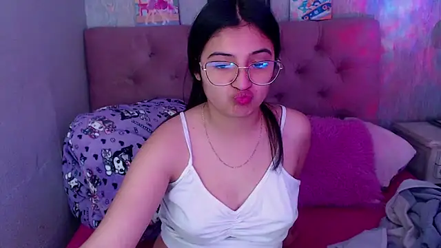 laurenelove online show from 10-18-25, 03:42