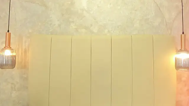 nayiraa  online show from 10-20-25, 11:43