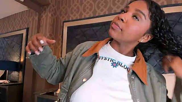 LisaMendez online show from 06-10-26, 04:01