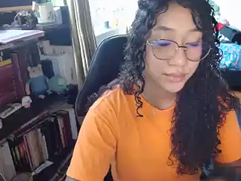 Snapshot of clitia_xx chatting on 03-31-26, 10:10 clitia xx online show from 03-31-26, 10:10