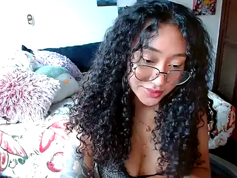 Snapshot of clitia_xx chatting on 07-02-26, 04:57 clitia xx online show from 07-02-26, 04:57