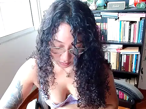 Snapshot of clitia_xx chatting on 08-05-26, 08:22 clitia xx online show from 08-05-26, 08:22