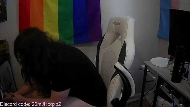 Snapshot of Elli-Ixby chatting on 09-18-25, 04:42 Elli-Ixby online show from 09-18-25, 04:42