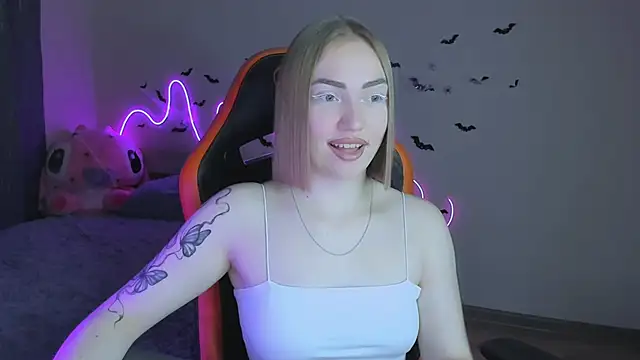 LaraKrein lk online show from 10-28-25, 06:54