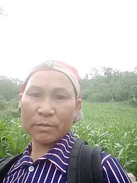 Snapshot of phlin1 chatting on 05-07-26, 10:42 phlin1 online show from 05-07-26, 10:42