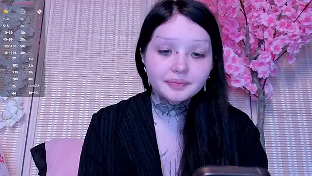 Snapshot of Lein_Bone chatting on 09-15-25, 01:11 Lein Bone online show from 09-15-25, 01:11