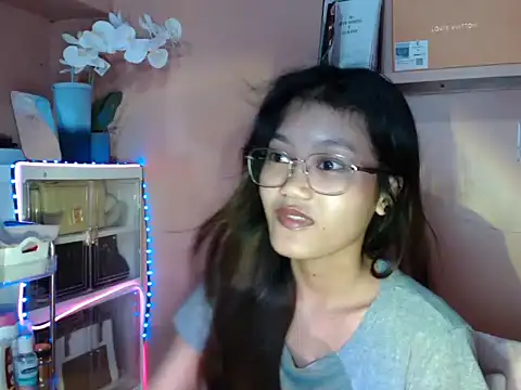 skinny gracie online show from 10-19-25, 03:34